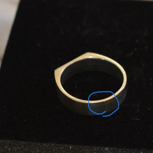 SOLD - Mejuri Rectangular Signet Ring - Picture 10 of 13